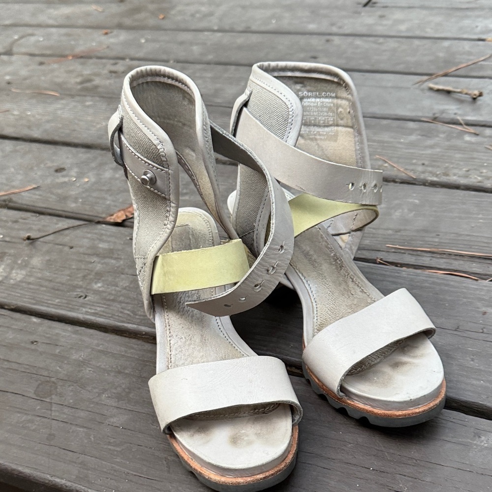 Sorel Addington Cuff Gray and Yellow Women's Sandals size 6